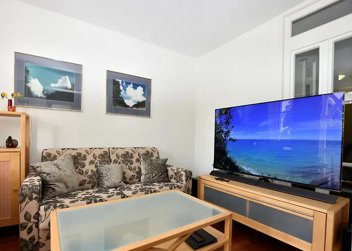 Apartamento Comforts Near Seaside Charm *